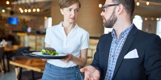 Corona, Stress, Anspruchshaltung: Immer öfter kommt es in Restaurants zu verbalen Entgleisungen. (Symbolbild) Unfreundliche Gäste