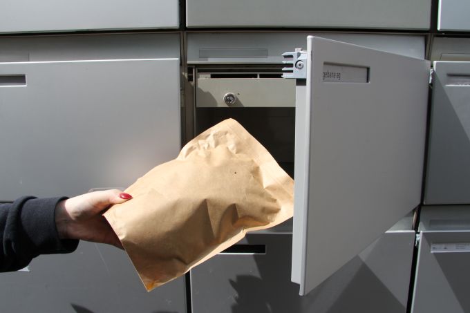 Die Post holt die Kapseln ab. Kaffee