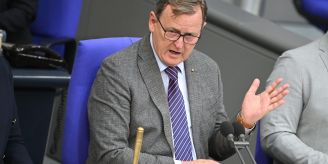Faulheit? - Ramelow erklärt leeren Plenarsaal