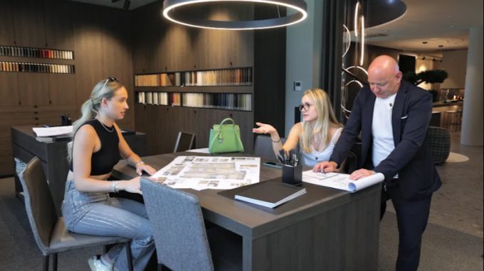 Shania schmiedet Einrichtungspläne für ihre eigene Luxus-Wohnung. Davina freut das weniger. Geissens