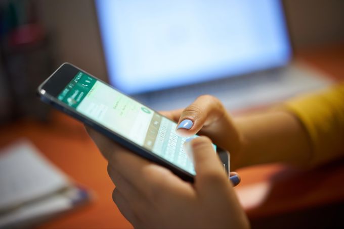 Die Zusammenfassungen durch die neue KI bei WhatsApp ist insbesondere für grosse Gruppen ausgelegt. whatsapp ki