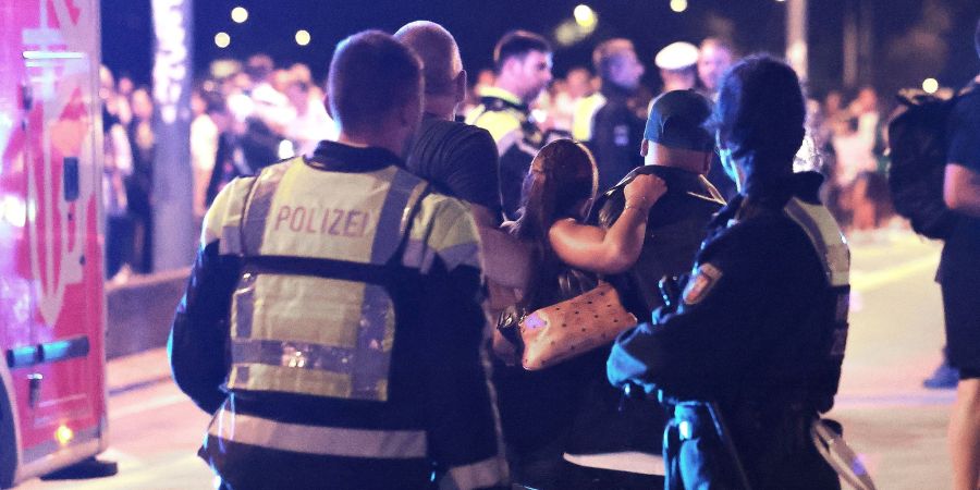 Nach ersten Erkenntnissen sind vier Menschen schwer verletzt worden.