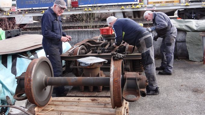 Auch bei der Revision ist grosses Engagement gefragt. Zugteile Mechaniker Revision Werkstatt