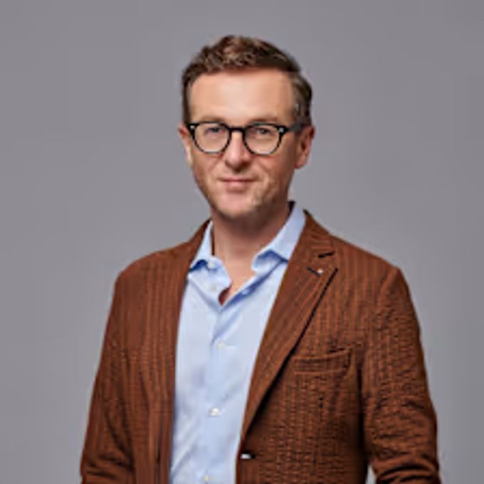 Harry Büsser ist Immobilien- und Finanz-Experte bei Comparis. Er beantwortet die versicherungstechnischen Fragen zu Blatten. Blatten