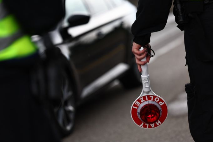 Deutschland weist auch Asylsuchende zurück. deutschland grenze