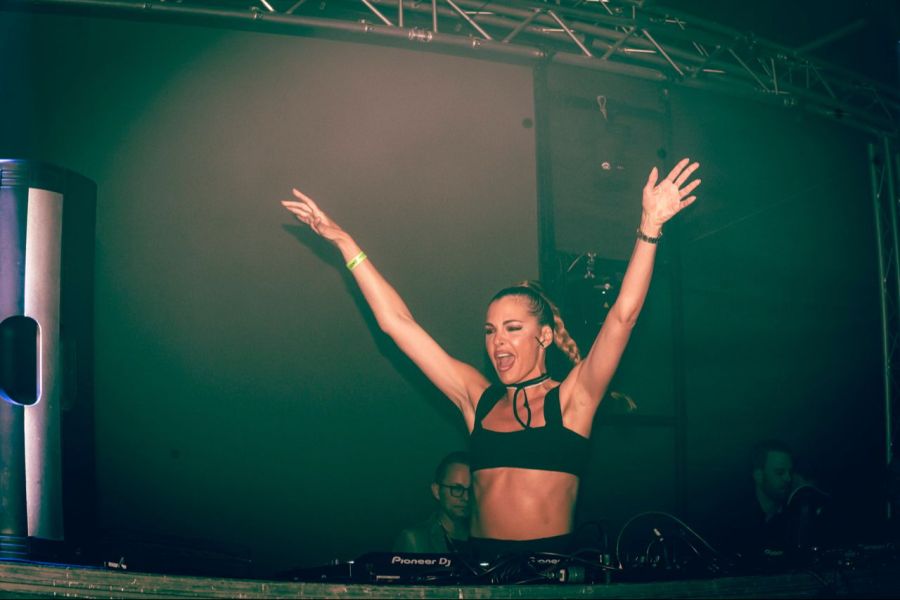 Tanja La Croix hat sich als DJ einen Namen gemacht.