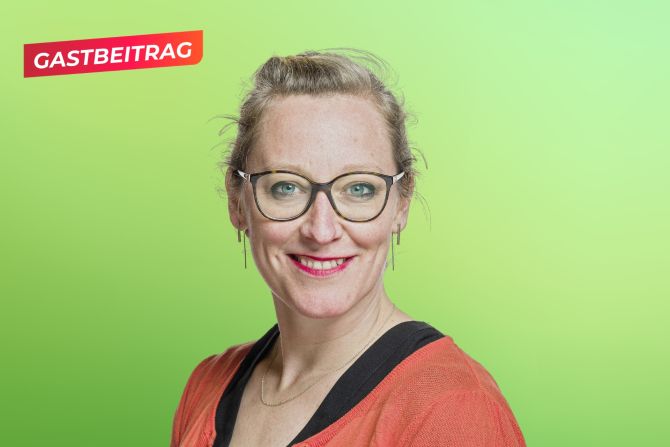 Frau Grün Porträtfoto Brille