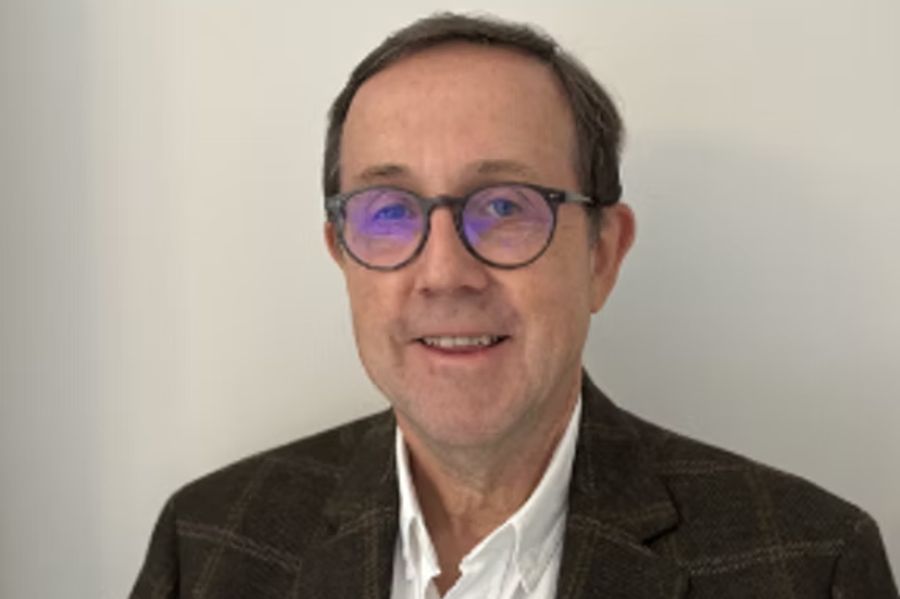 Peter Lodge, Präsident der European Surgical Association und einer der renommiertesten Leberchirurgen weltweit sagt: «Solange inländische Patienten auf der Warteliste sterben, sollten keine Organe ins Ausland gehen.»
