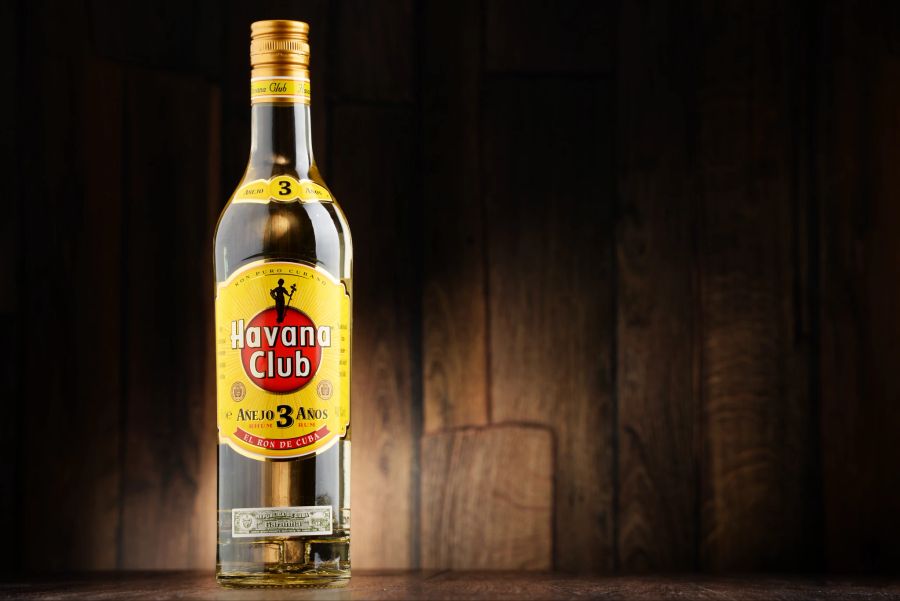 Für einen klassischen Mojito eignet sich weisser Rum wie Havana Club perfekt.