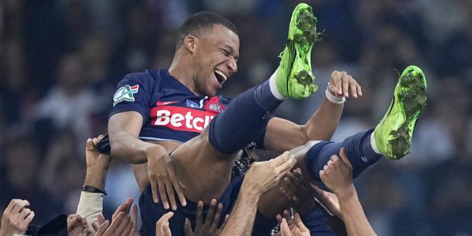 Kylian Mbappé gewinnt bei seinem letzten Spiel für PSG den Cup. Kylian Mbappé PSG
