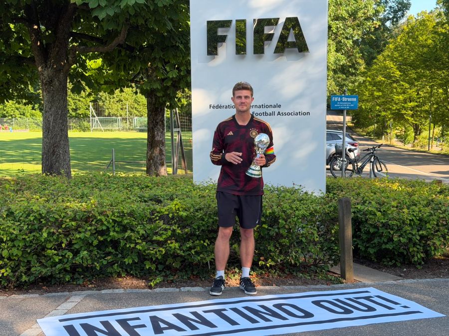 Auch eine Pokal-Nachahmung ist zu sehen.