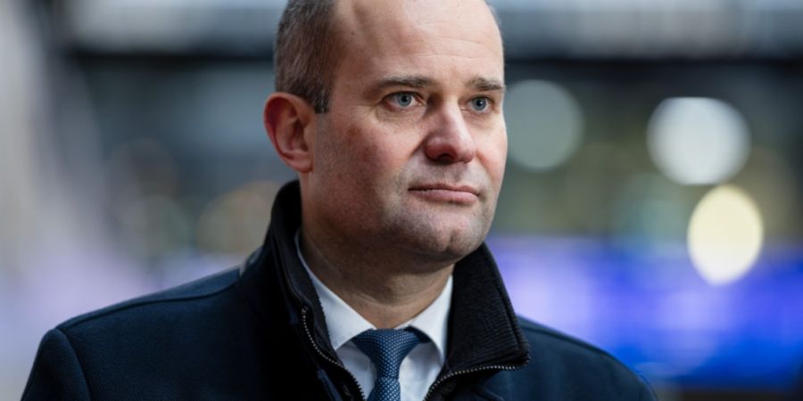 «Mit dem Projekt haben wir einen Engpass auf einer wichtigen Verbindung entlang des Vierwaldstättersees behoben», wird der Luzerner Baudirektor Fabian Peter (FDP) in der Mitteilung zit...