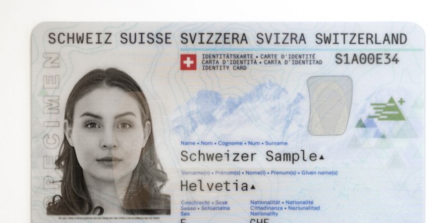 Die heutige Identitätskarte wird um einen Chip mit biometrischen Daten ergänzt. (Archivbild)