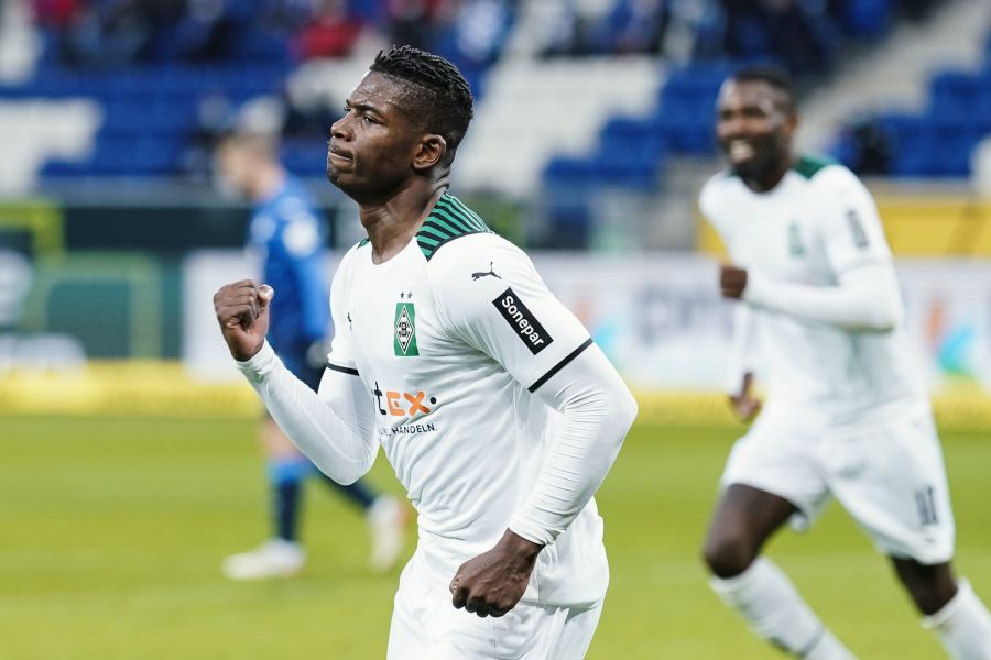 Zahlreiche Fussballer, darunter Breel Embolo, wünschen ihm alles Gute.