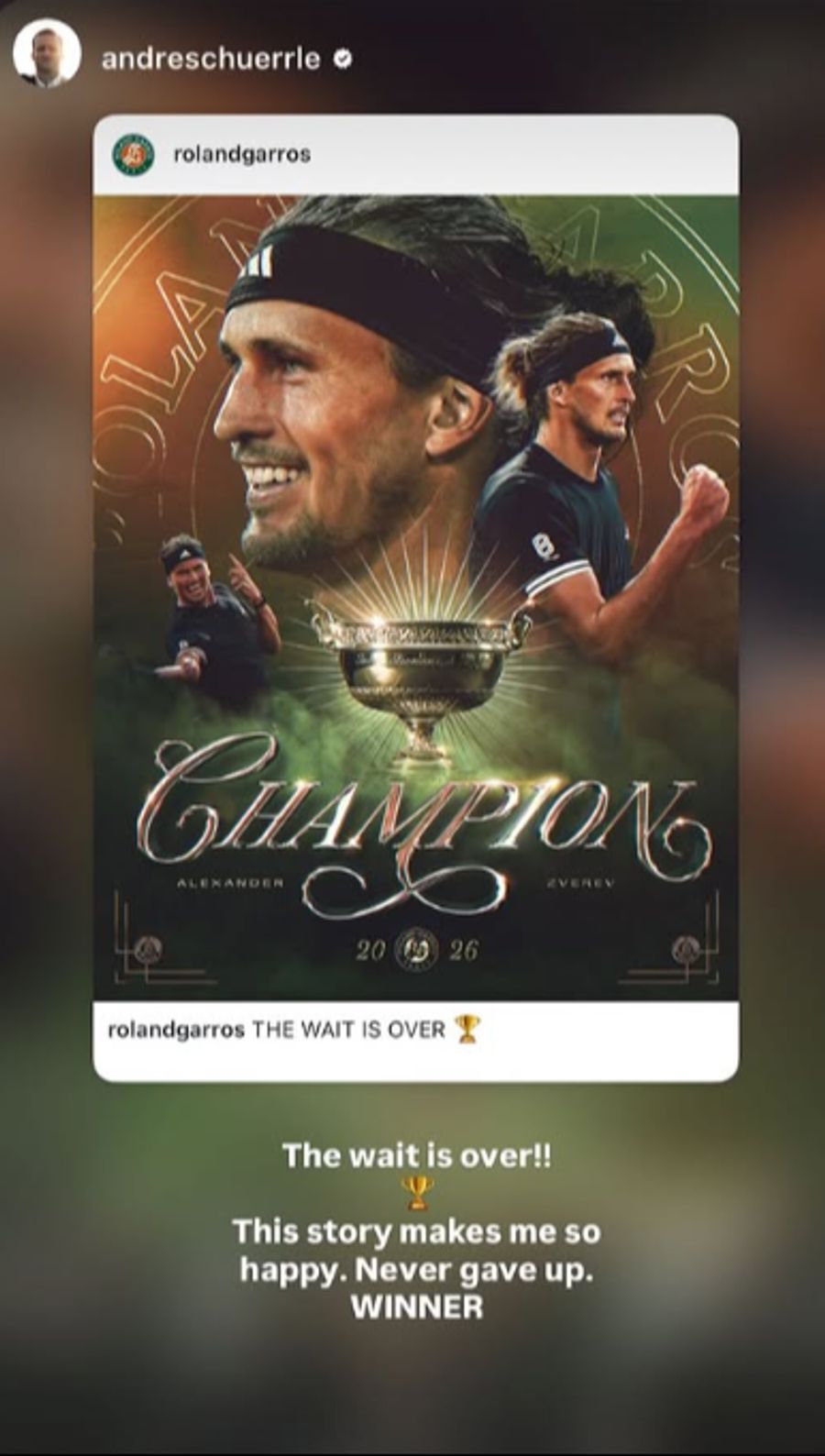 André Schürrle, der im WM-Final 2014 die Vorlage auf Götze gab, schreibt: «Diese Geschichte macht mich so glücklich. Nie aufgegeben.»