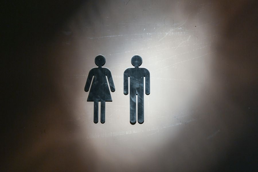 Die Studie zeigt, dass Frauen in der Schweiz öffentlichen Institutionen stärker misstrauen als Männer.