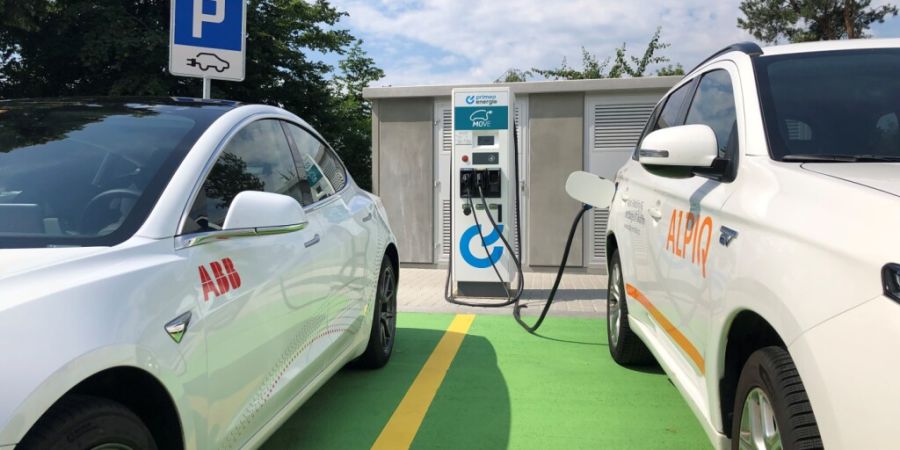 Zwei von fast zwanzigstausend: öffentlich zugängliche E-Auto-Ladepunkte auf dem Nationalstrassenrastplatz Inseli zwischen Sursee und Sempach. (Archivbild)
