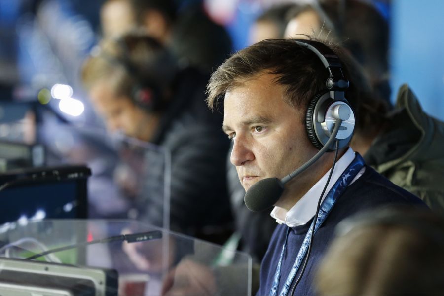 SRF-Kommentator Sascha Ruefer kritisiert den Platzverweis als «absoluten Skandal».
