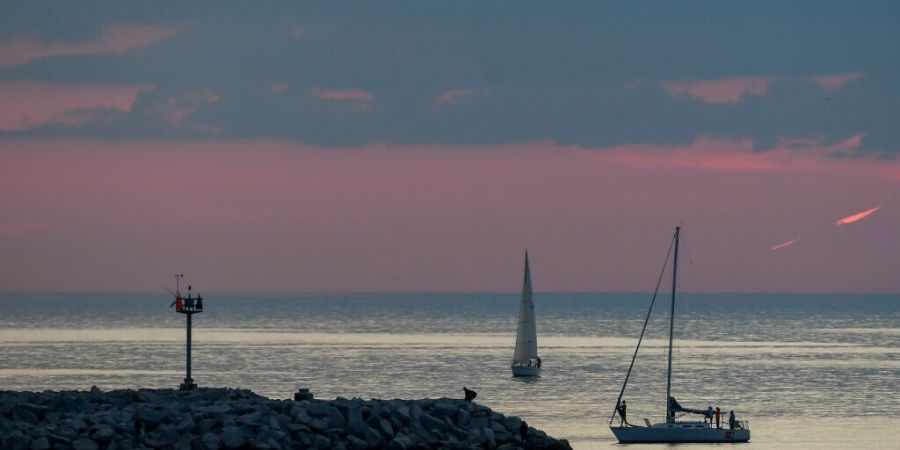 Segelboote auf dem Lake Ontario. Foto: Adrian Kraus/AP/dpa/Archivbild
