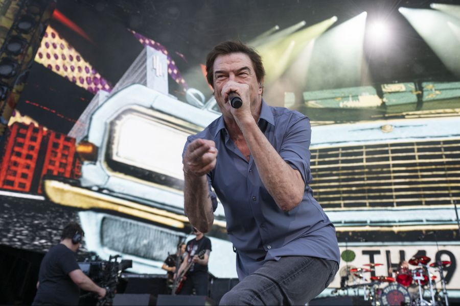 Die Toten Hosen spielten am Samstag vor ausverkauftem Haus im Zürcher Letzigrund. Rund 45'000 Fans feierten mit der Band.