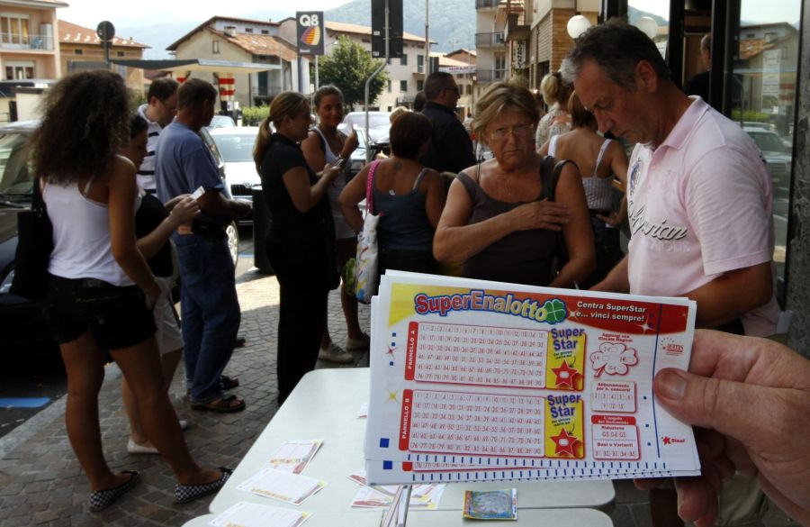 Eine Italienerin aus Bitonto in Süditalien gewinnt im Lotto, aber wirft den Lottoschein wegen einem Missverständnis weg. (Symbolbild)