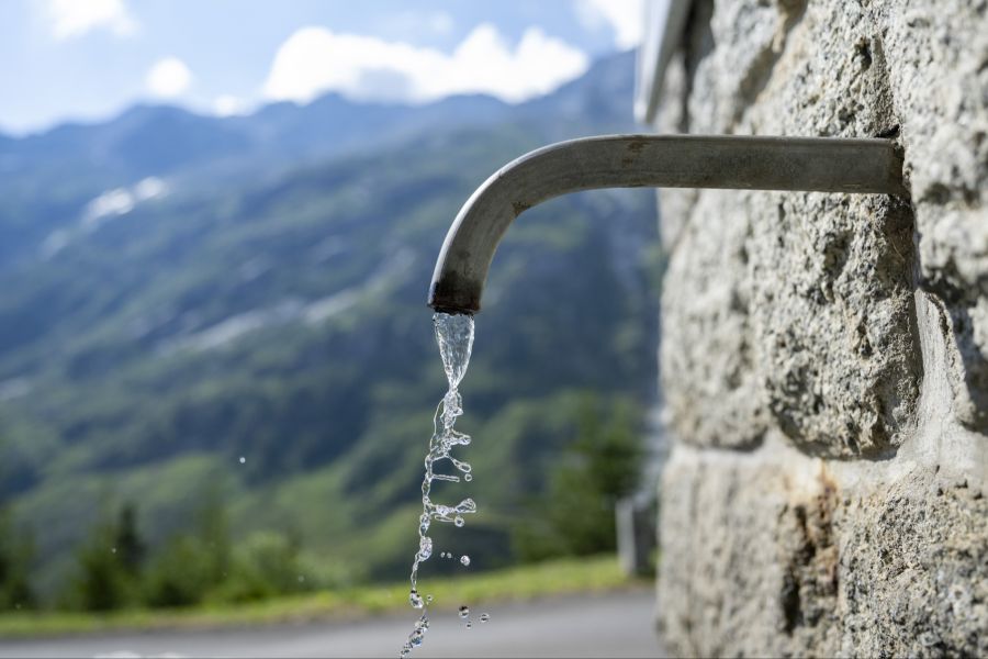 Die Aargauer Gemeinde Veltheim reagiert auf Wasserklauer: Ab heute Montag werden sämtliche Brunnen abgestellt. (Symbolbild)