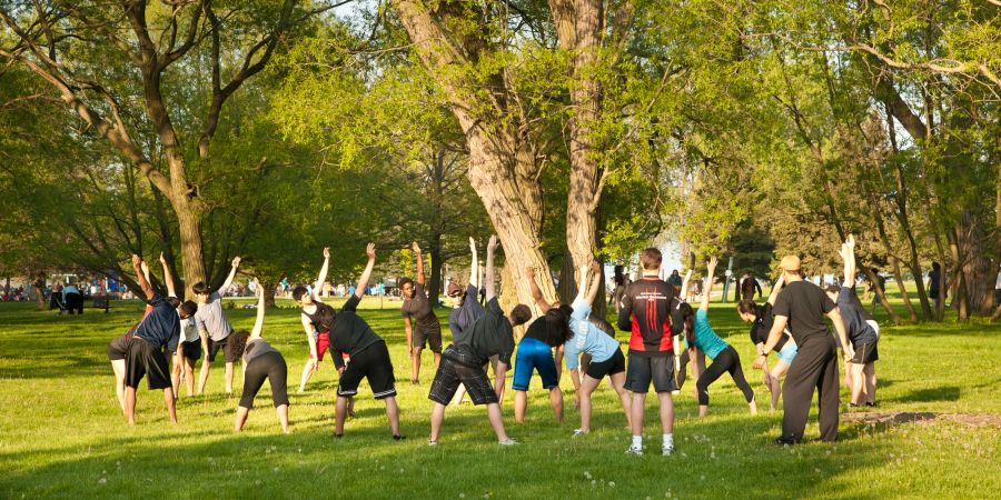 Yoga Park Bewegung Menschen