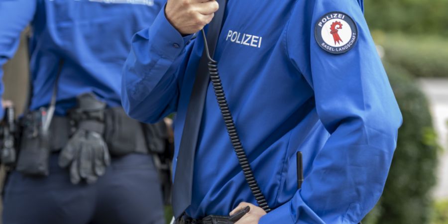 Die Baselbieter Polizei sucht den Täter und Zeugen. (Symbolbild)