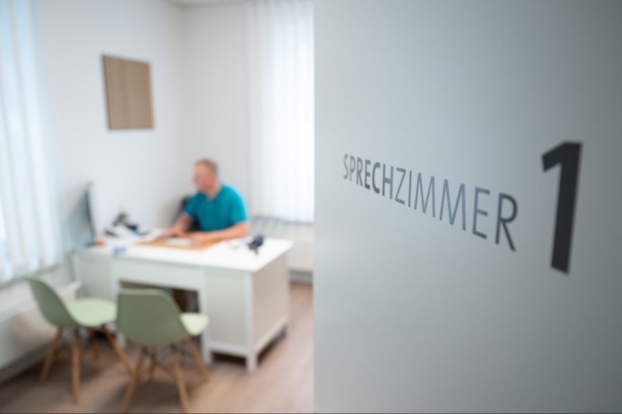 Sprechstunden beim Arzt dauern deshalb tendenziell länger.