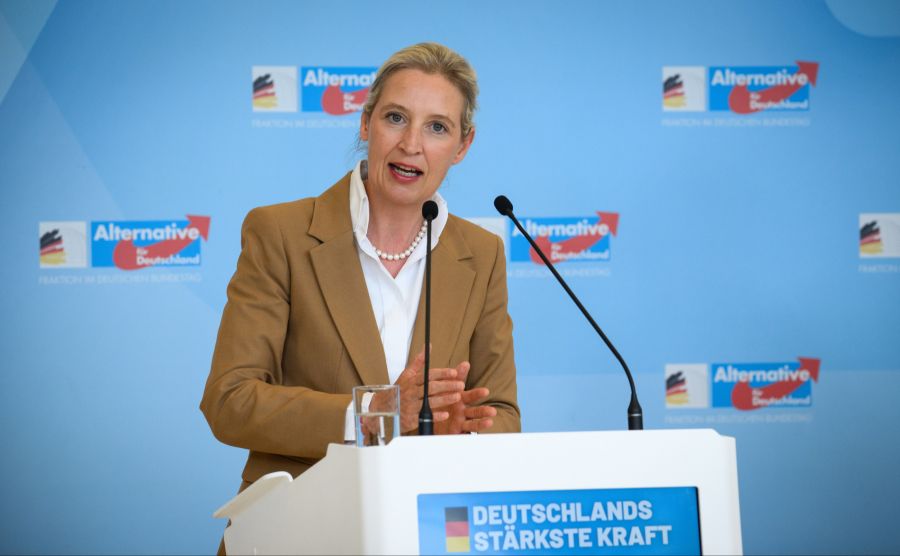 «Wir steigen aus Schengen aus. Dieser Vertrag wird aufgekündigt», sagt sie.