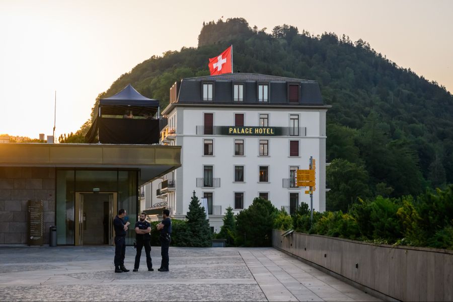 Ursprünglich war geplant, dass Trump das Abkommen in der Schweiz, auf dem Bürgenstock, unterzeichnet.