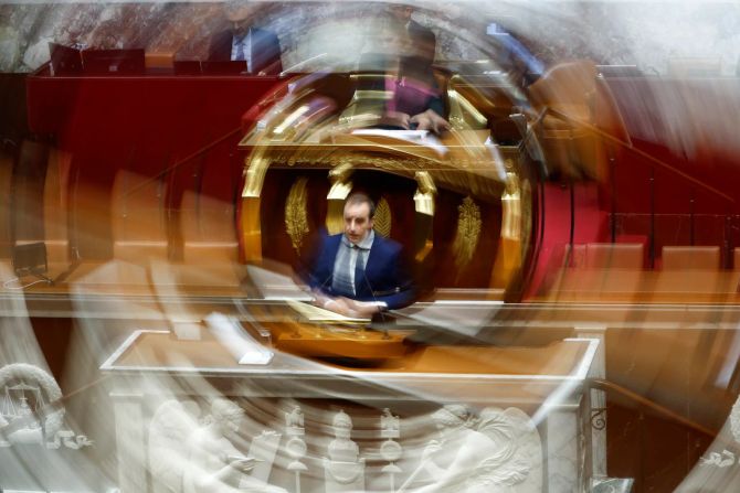 French government faces no-confidence vote