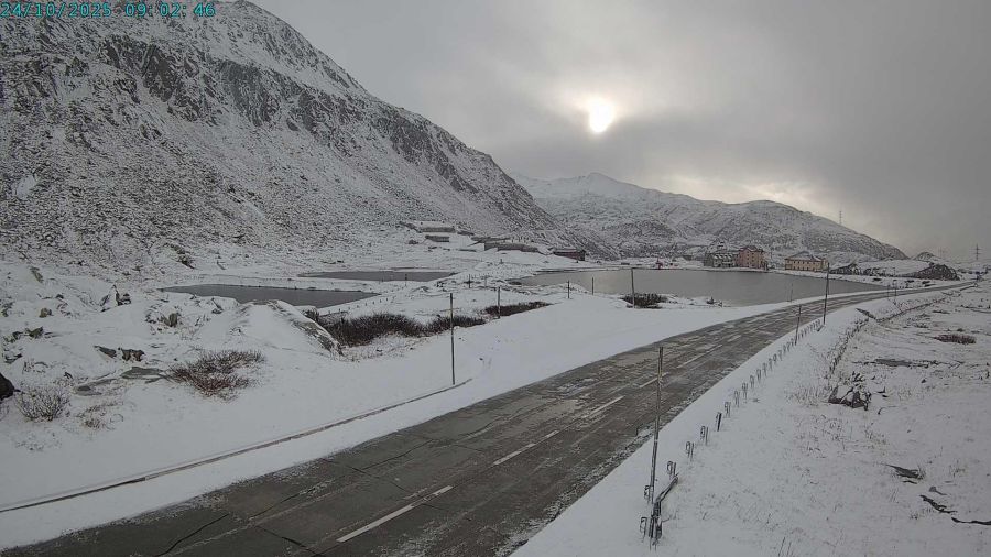Auf dem Gotthard-Pass bildet sich bereits eine traumhafte Schneelandschaft ab.