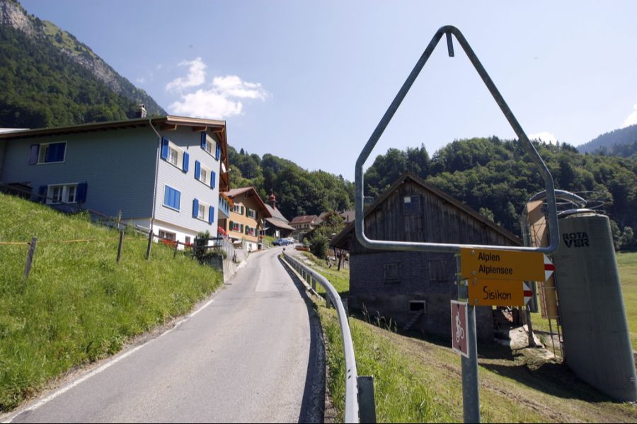 Bei den drei diesjährigen Volksinitiativen stimmte in dem Dorf niemand mit Ja ab.