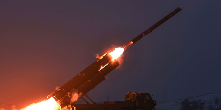 dpatopbilder - Der angebliche Test eines strategischen Langstrecken-Marschflugkörpers am Gelben Meer vor Nordkorea am Sonntag, 28. Dezember 2025. Foto: Uncredited/KCNA via KNS/AP/dpa