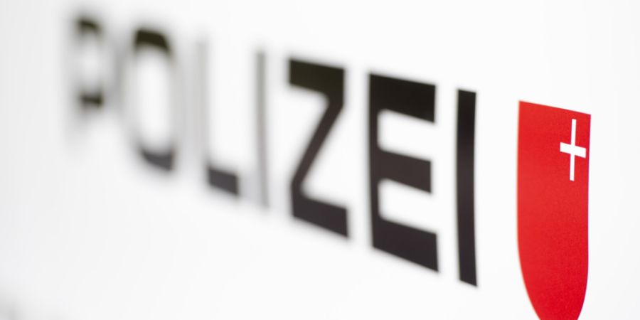 Die Schwyzer Kantonspolizei hat den mutmasslichen Täter, der wegen einer Körperverletzung in Muotathal SZ gesucht wurde, ermittelt. (Symbolbild)