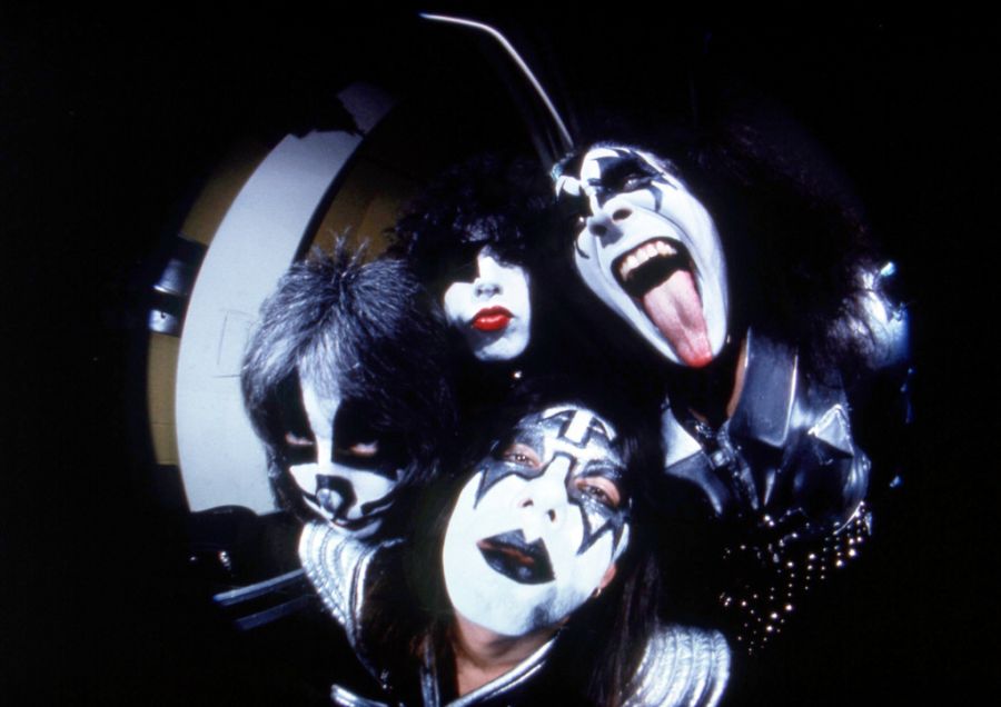 Vier Männer, vier Masken: Jeder Kiss-Musiker hatte eine eigene Bühnenpersona – Frehley war der spacige Gitarrenheld.
