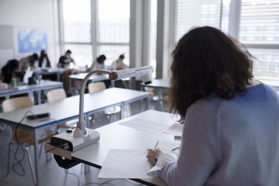 Im Zentrum der Vorwürfe steht eine Lehrergruppe. Es sei sehr viel Schlechtes über das Kollegium gesagt worden. (Symbolbild)
