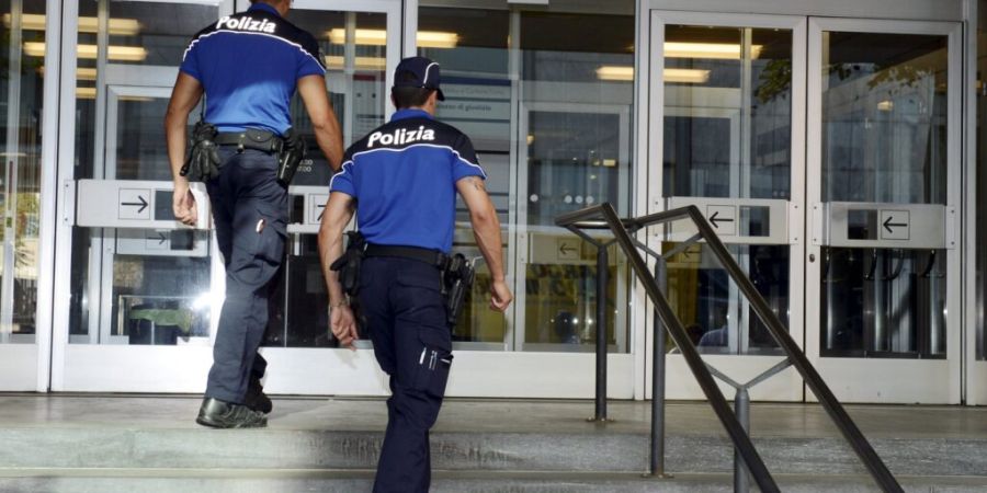 Zwei Männer aus Sri Lanka sind am Mittwoch vor dem Tessiner Strafgericht in Lugano des Mordes an der Ehefrau beziehungsweise Schwägerin schuldig gesprochen und zu hohen Freiheitsstraf...