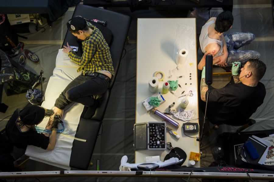 Eine Studie von Tessiner Forschenden zeigt: Tattoos können dem Immunsystem schaden. (Symbolbild)