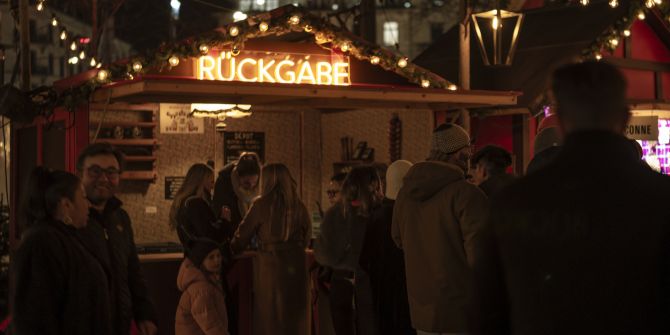 Zürcher Weihnachtsdorf Tassen mitgenommen