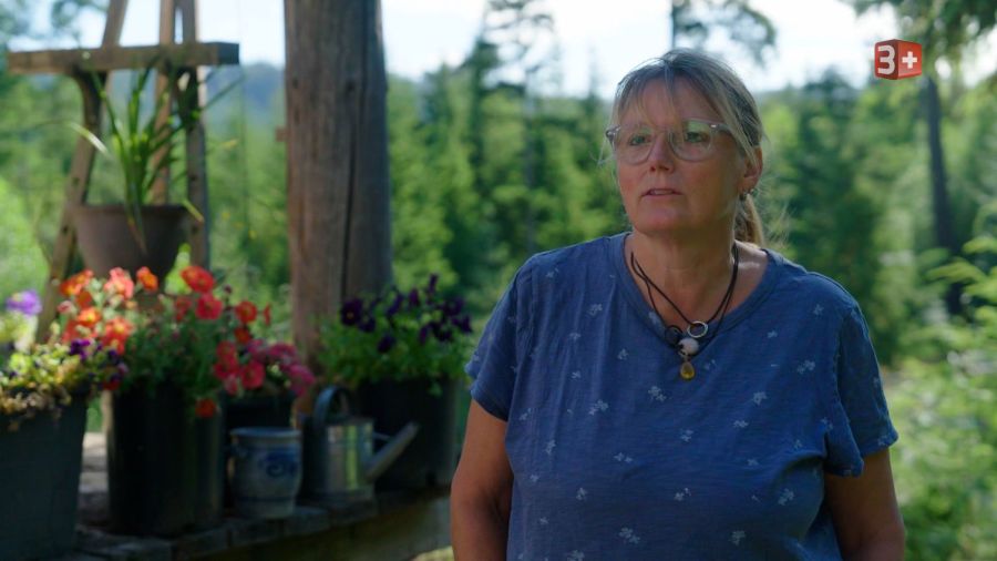 Conny freut sich auf ihren Mann.