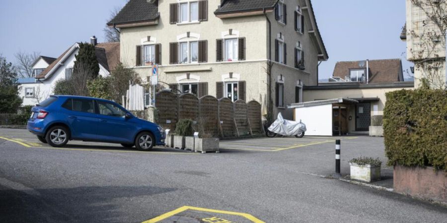 Blick auf ein Mehrfamilienhaus in Windisch AG, in dem minderjährige Flüchtlinge leben. (Archivbild)