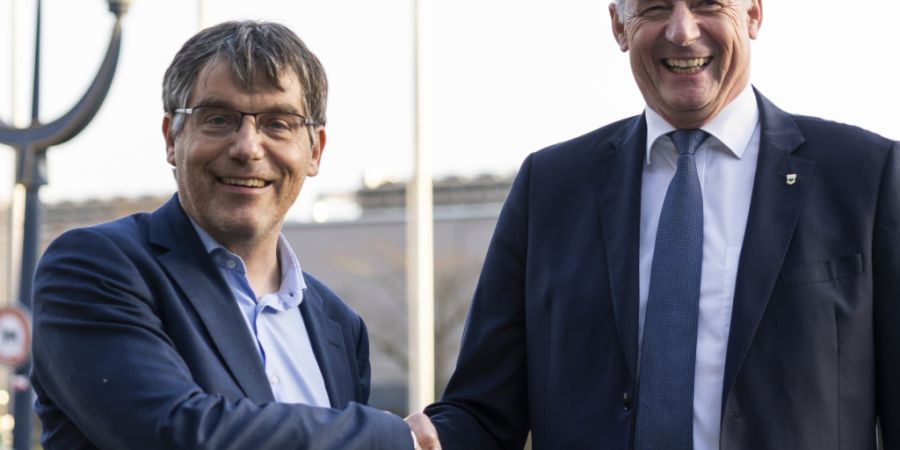 Jean-François Thuillard (rechts) von der SVP liegt nach der Auszählung von rund 50 Prozent der Stimmen vor Roger Nordmann (SP).