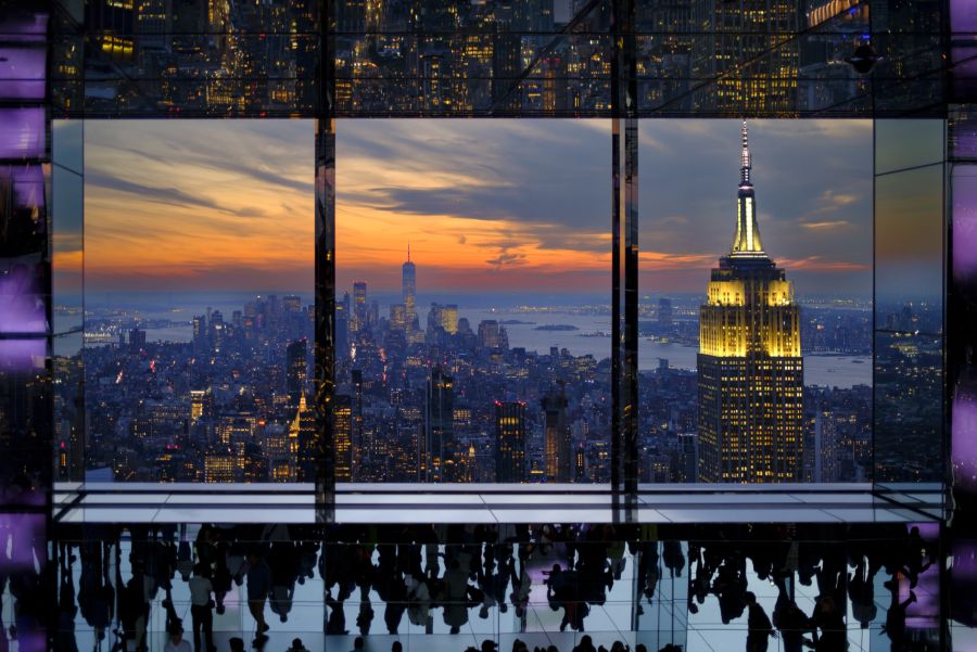 Das Empire State Building ist für viele das New Yorker Wahrzeichen schlechthin. Hier fotografiert aus dem Summit One Vanderbuilt.