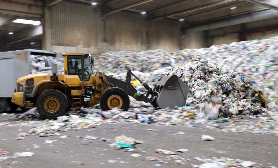 Deutschland war 2025 mit 810'000 Tonnen der grösste Exporteur von Plastikabfall, gefolgt von Grossbritannien (675'000 Tonnen).
