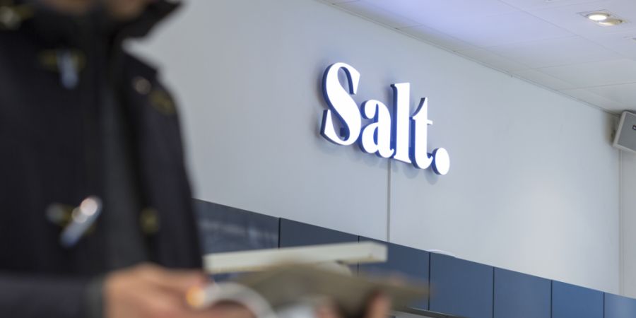 Der Telekomkonzern Salt erhöht die Preise für gewisse SIM-Karten-Abos. (Archivbild)