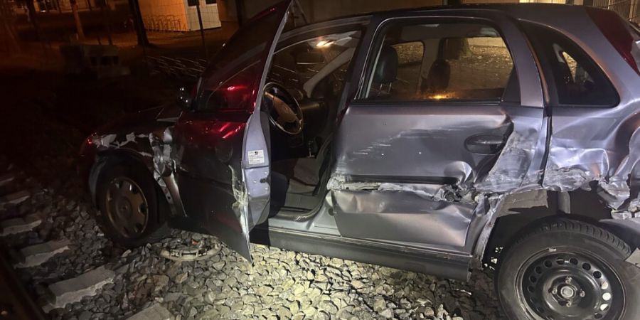 Der Unfall ereignete sich am Freitagabend kurz nach 18 Uhr am Bahnübergang an der Bachtelstrasse in Winterthur Veltheim.