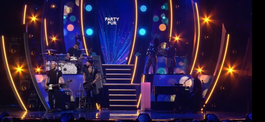 Die Band spielte die Lieder nicht vollständig, sondern baute sie Takt für Takt auf. Genau das sorgte für Verwirrung.