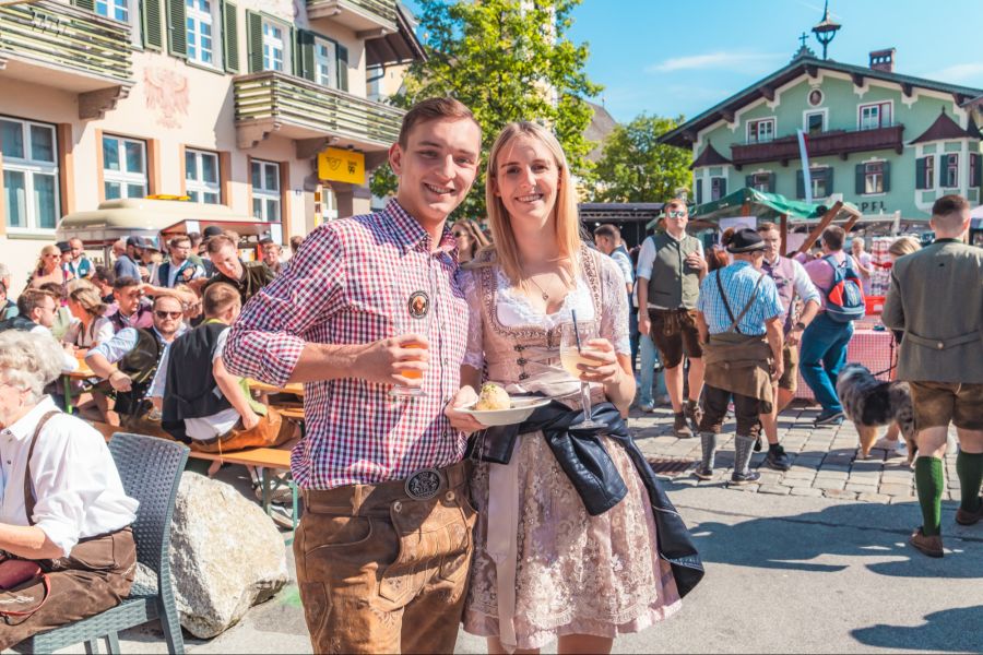 Das jährliche Knödelfest findet im Ortszentrum von St. Johann statt.